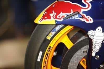 Photo: http://www.motogp.com/en/news/2016/03/12/a-new-era-for-tyres/194255